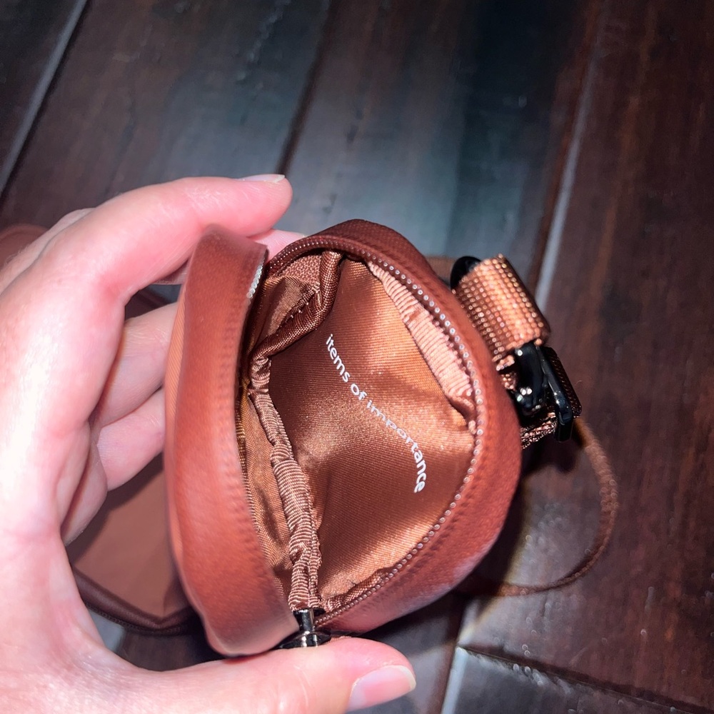 Lululemon Athletica Canyon Crossbody Bag - Picture 4 of 4